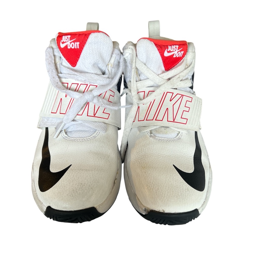 2021 NIKE Team Hustle AQ9977-100 Unisex White Athletic Basketball Shoes Sz US 5Y